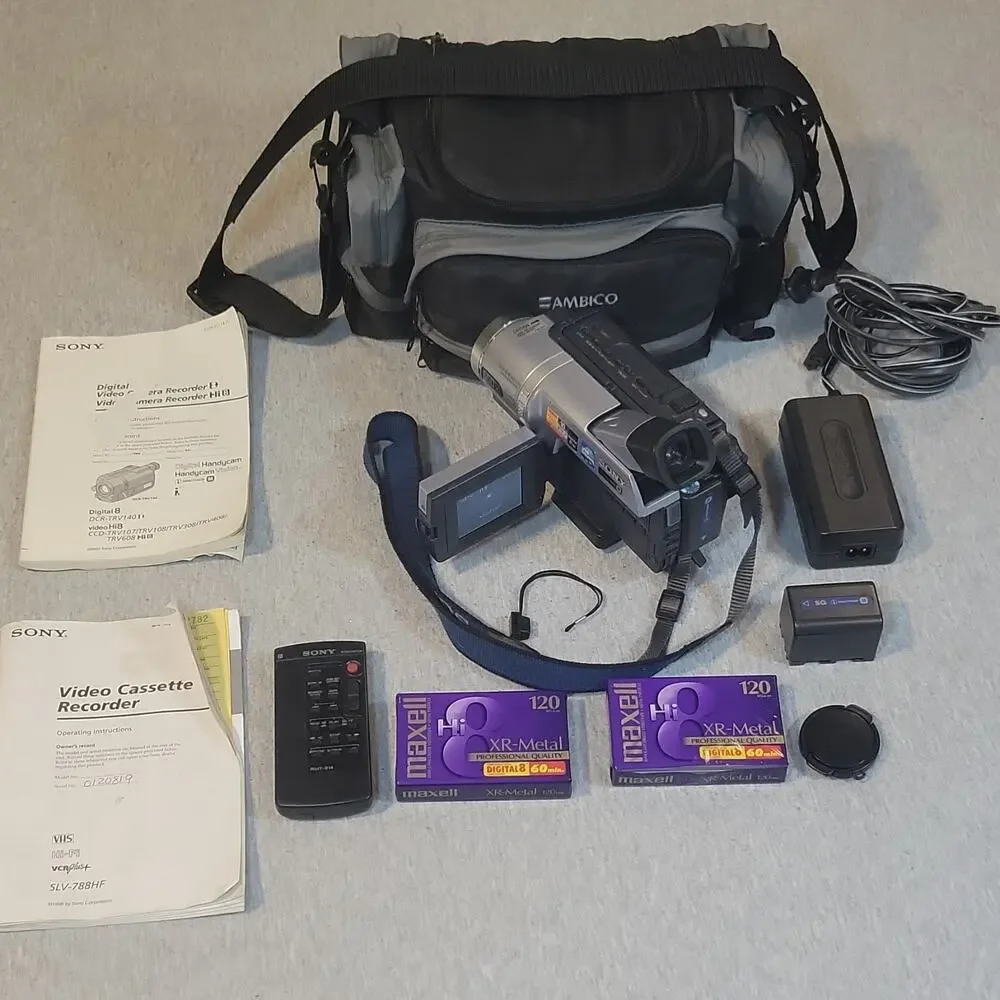 Sony DCR-TRV140 Handycam Digital8/Hi8 60x NightShot w/ Bag Remote Tapes